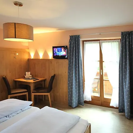Pensión Gaestehaus Alpin - Inkl. Chiemgau-karte Bergen (Traunstein)