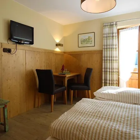 Gaestehaus Alpin - Inkl. Chiemgau-karte Πανσιόν Μπέργκεν